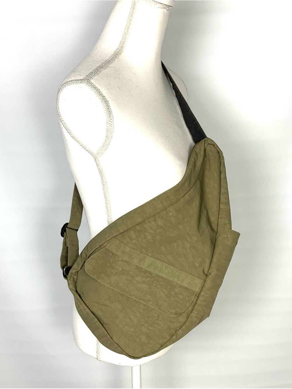 Ameribag Healthy Back Sling Bag Large Adjustable Strap Travel Pockets Crossbody